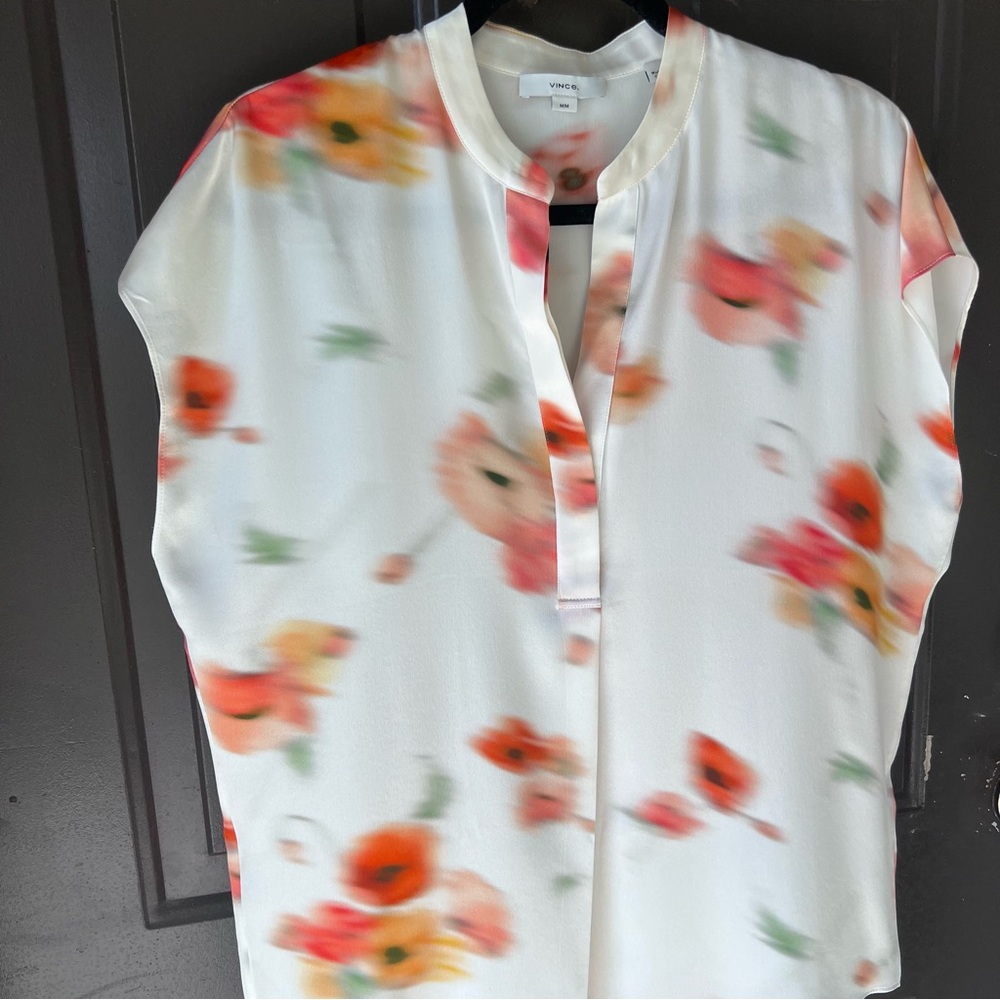 Vince Silk Blouse Floral Poppy Print Split Neck Top Women’s M Cream Red Luxury